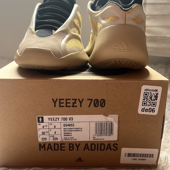 Yeezy 700 saflower - Picture 4 of 5